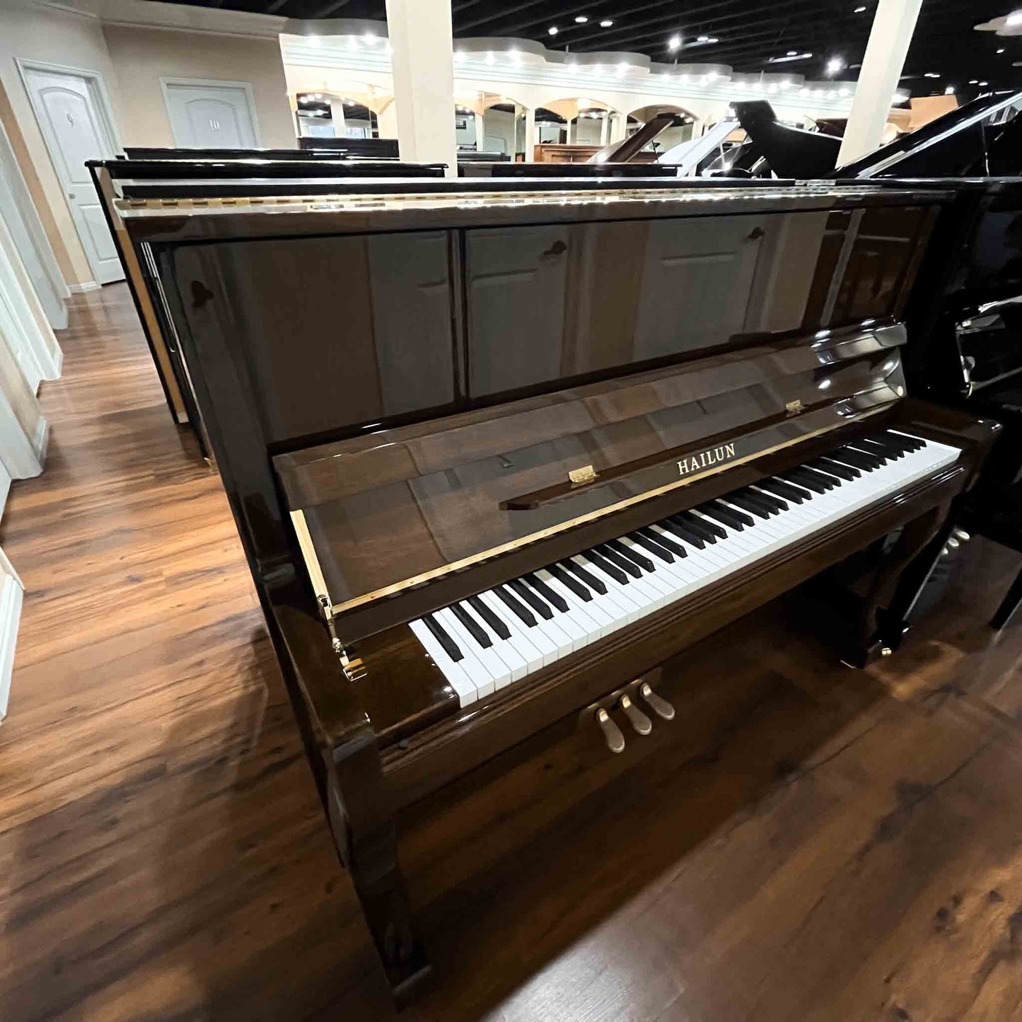 Hailun 121 48" Polished Walnut Upright Piano