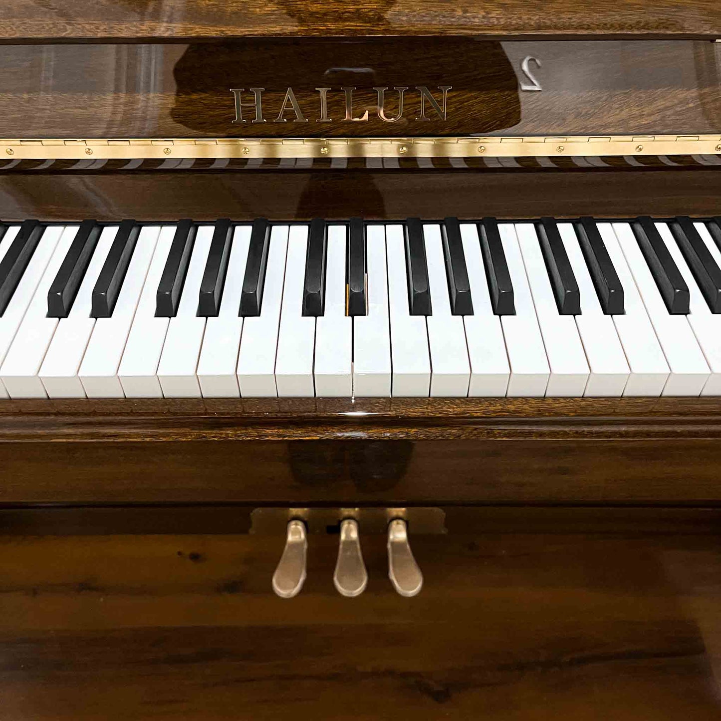 Hailun 121 48" Polished Walnut Upright Piano