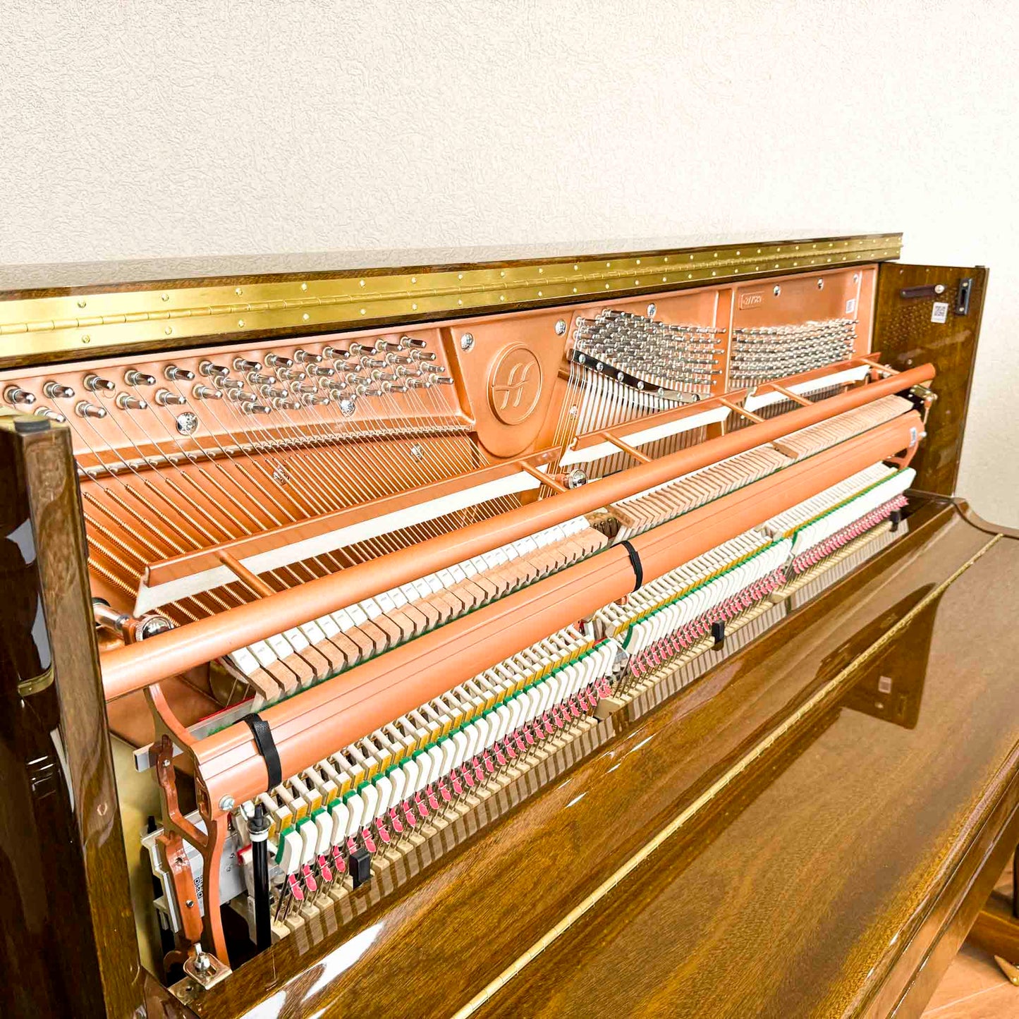 Hailun 121 48" Polished Walnut Upright Piano with French Leg