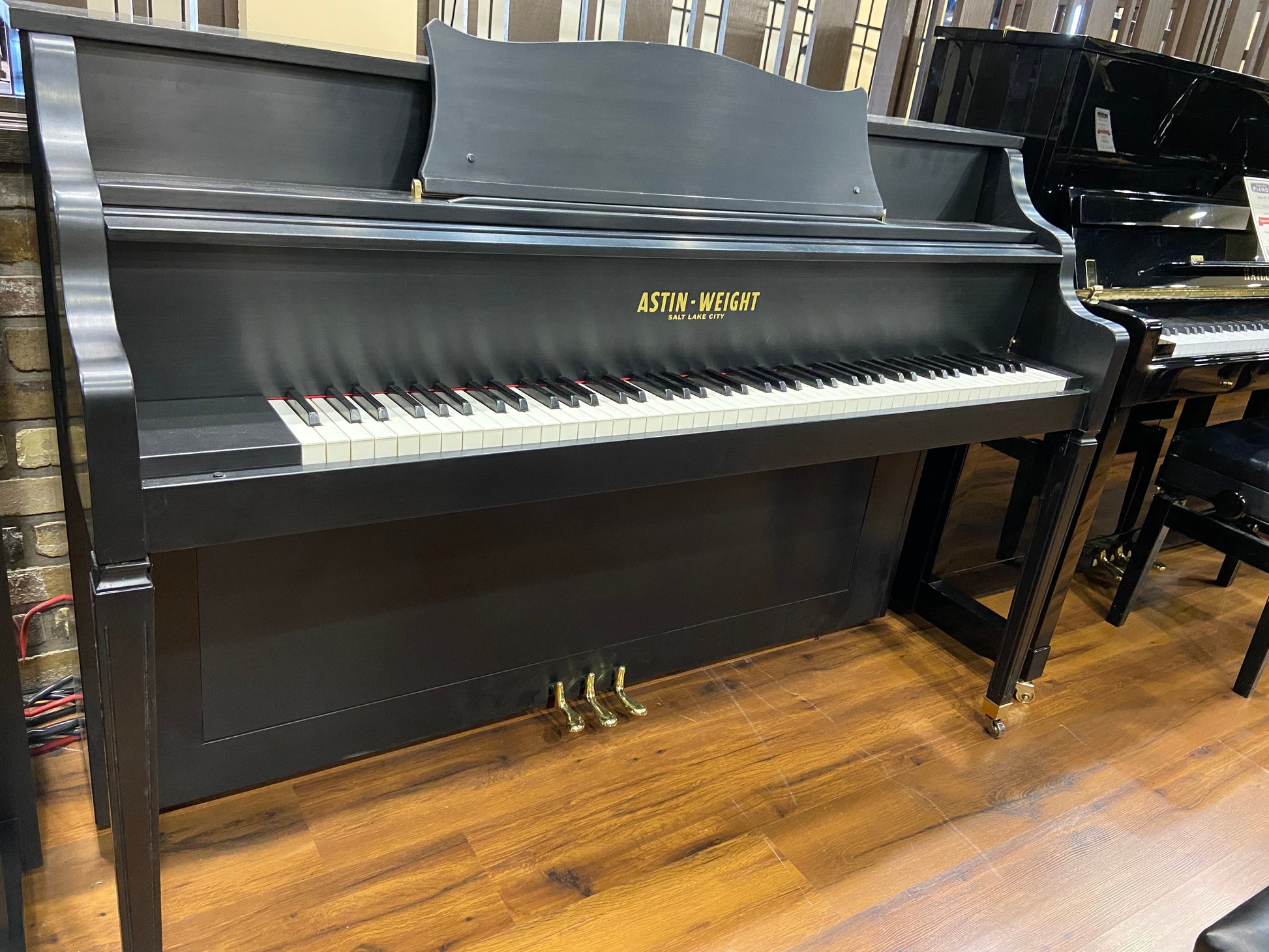 Image 3 of Like New Spinet Piano