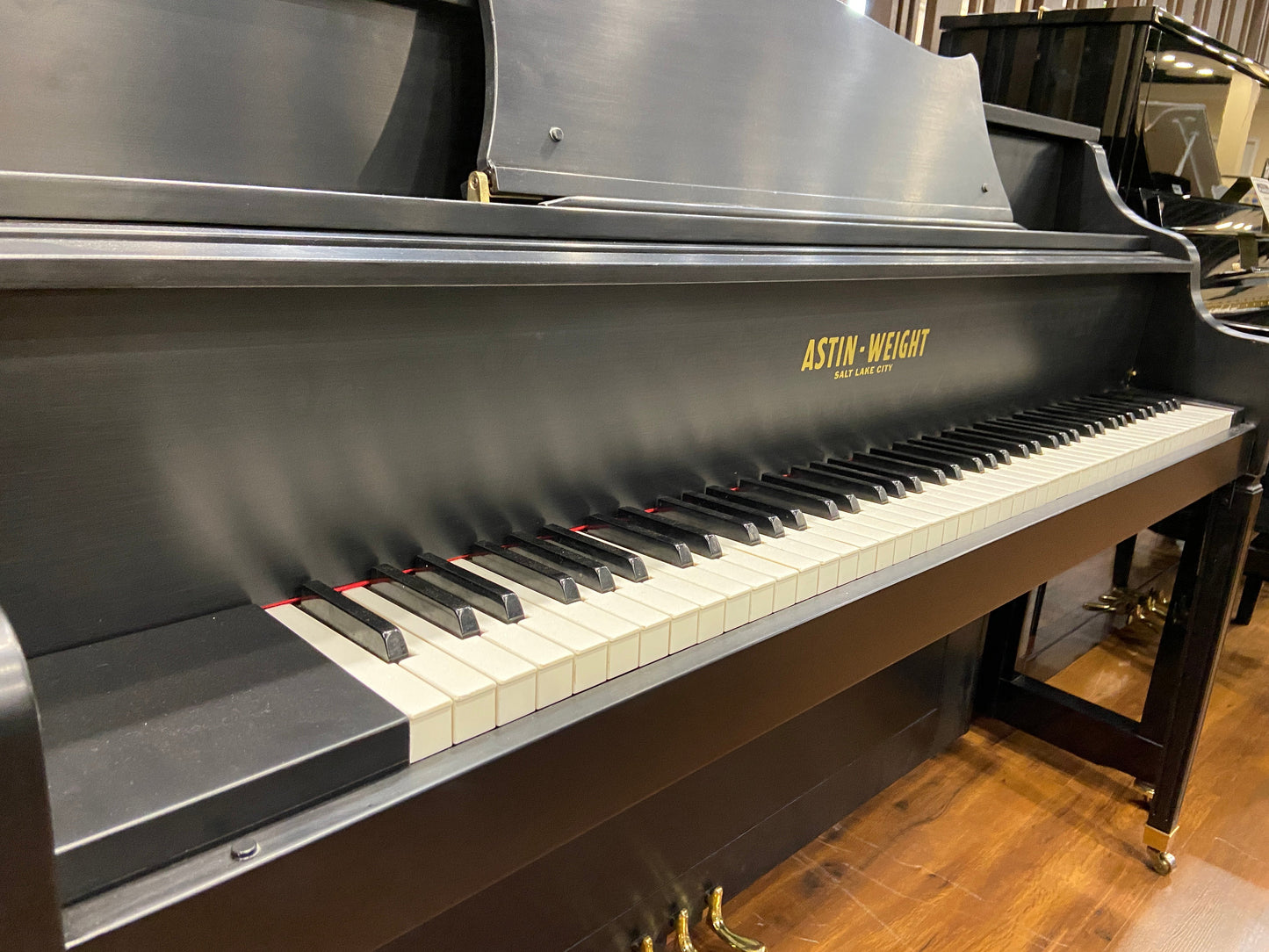 Image 4 of Like New Spinet Piano