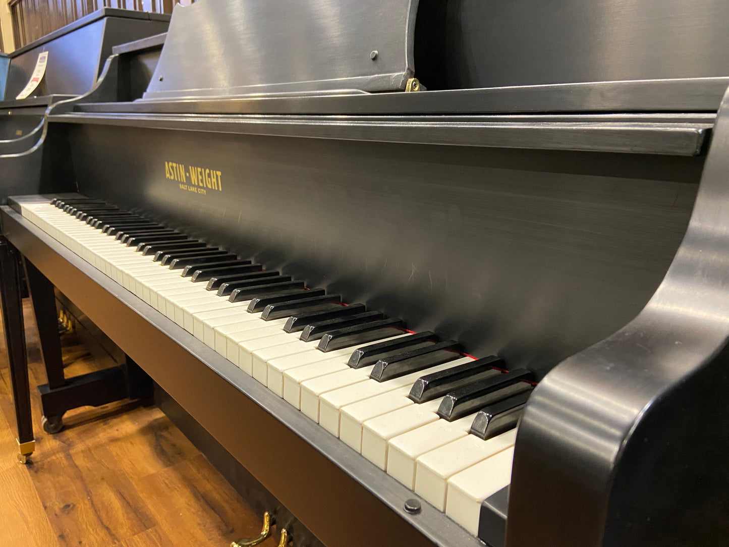 Image 5 of Like New Spinet Piano