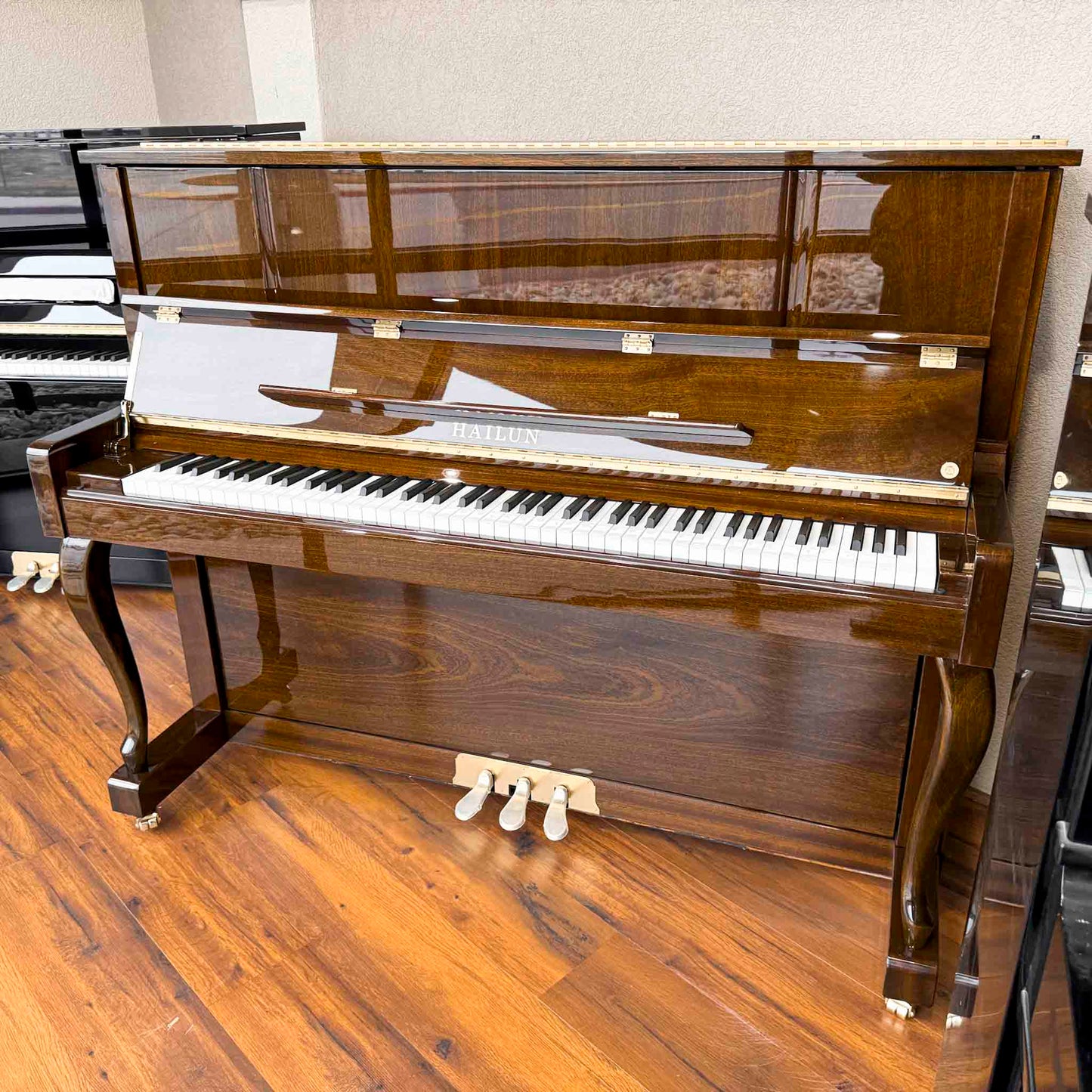 Hailun 121 48" Polished Walnut Upright Piano with French Leg