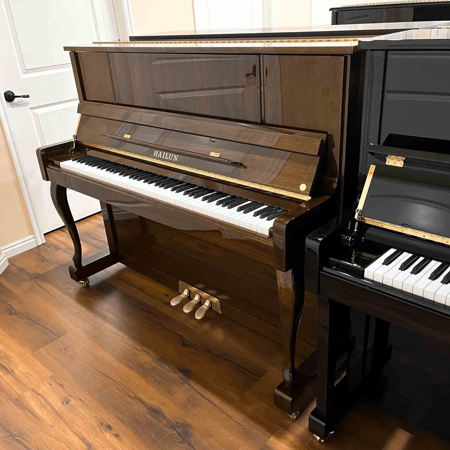 Hailun 121 48" Polished Walnut Upright Piano