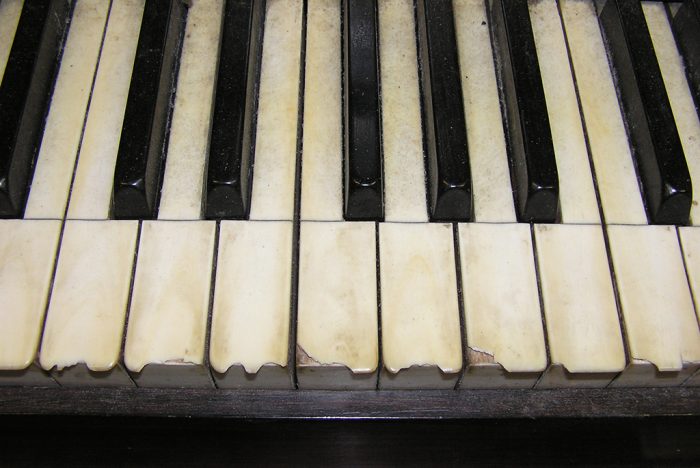 Phím đàn Piano cơ được làm từ ngà voi